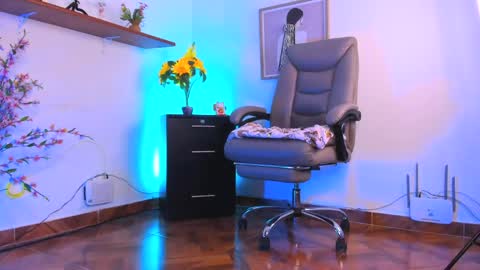 Snapshot of chanell_taylor_ chatting on 05-15-26, 02:02 chanell online show from 05-15-26, 02:02
