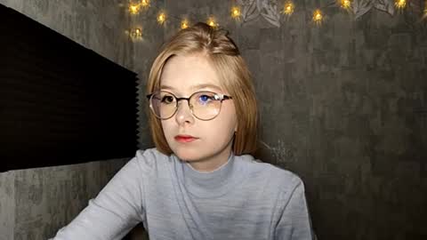 Lia online show from 12-23-25, 07:06