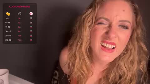 Snapshot of chanelmaxxx chatting on 01-09-26, 06:53 ChanelMaxxx online show from 01-09-26, 06:53