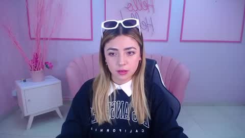 Snapshot of channel_blonde_a chatting on 12-09-24, 04:58 channel_blonde_a online show from 12-09-24, 04:58