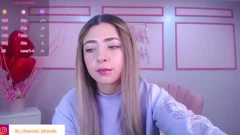 Snapshot of channel_blonde_a chatting on 02-11-25, 04:56 channel_blonde_a online show from 02-11-25, 04:56