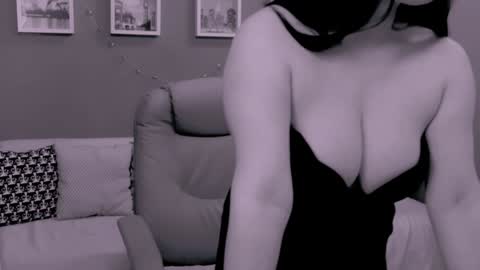 The Queen online show from 01-12-25, 02:41