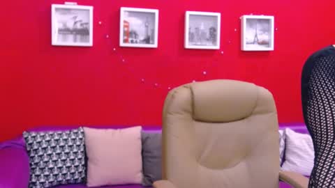 The Queen online show from 01-25-25, 01:41