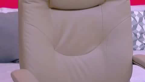 The Queen online show from 02-22-25, 03:34