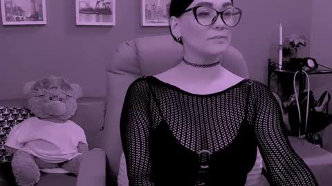 Snapshot of chantallovely chatting on 04-05-26, 06:43 The Queen online show from 04-05-26, 06:43