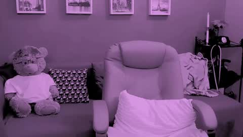 Snapshot of chantallovely chatting on 04-24-26, 07:55 The Queen online show from 04-24-26, 07:55