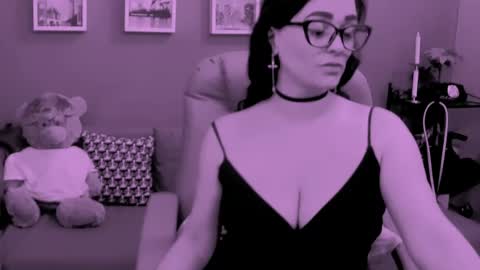 Snapshot of chantallovely chatting on 04-24-26, 08:00 The Queen online show from 04-24-26, 08:00