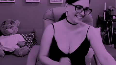 Snapshot of chantallovely chatting on 04-25-26, 08:06 The Queen online show from 04-25-26, 08:06
