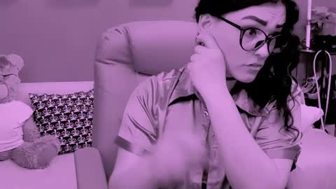 Snapshot of chantallovely chatting on 05-01-26, 01:26 The Queen online show from 05-01-26, 01:26