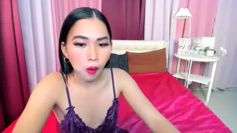 Snapshot of chantalriches chatting on 10-24-25, 06:04 chantalriches online show from 10-24-25, 06:04