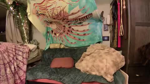 fish online show from 10-24-25, 02:41