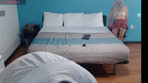 Snapshot of charleyandsmokie chatting on 11-22-25, 12:42 charleyandsmokie online show from 11-22-25, 12:42