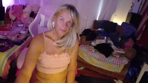 Snapshot of charli_girl chatting on 09-23-25, 11:08 Charli online show from 09-23-25, 11:08