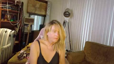 Snapshot of charli_girl chatting on 03-07-26, 10:40 Charli online show from 03-07-26, 10:40