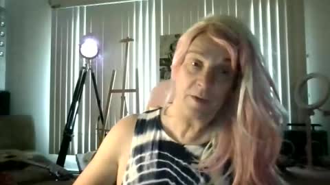 Charli online show from 05-06-26, 10:37
