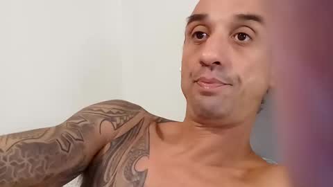 Snapshot of charliee636023 chatting on 10-26-25, 06:25 charliee636023 online show from 10-26-25, 06:25