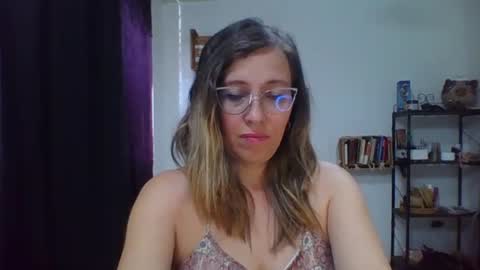 Snapshot of charlot_ponze chatting on 10-26-25, 04:35 charlott online show from 10-26-25, 04:35