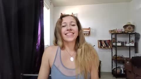 Snapshot of charlot_ponze chatting on 08-05-26, 06:00 charlott online show from 08-05-26, 06:00