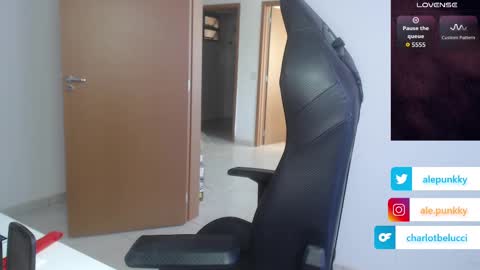 Snapshot of charlotbelucci_ chatting on 10-04-25, 10:02 Ale punky online show from 10-04-25, 10:02