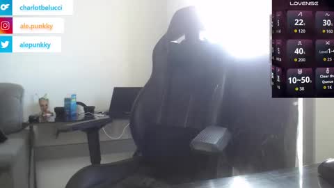 Snapshot of charlotbelucci_ chatting on 10-24-25, 07:54 Ale punky online show from 10-24-25, 07:54