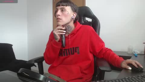 Snapshot of charlotbelucci_ chatting on 10-25-25, 10:45 Ale punky online show from 10-25-25, 10:45