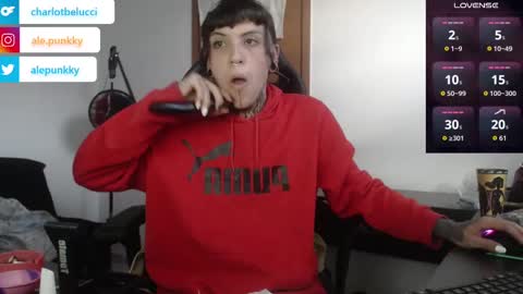 Snapshot of charlotbelucci_ chatting on 10-26-25, 08:42 Ale punky online show from 10-26-25, 08:42