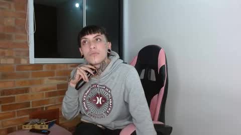 Snapshot of charlotbelucci_ chatting on 11-05-25, 08:47 Ale punky online show from 11-05-25, 08:47