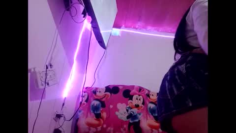 Snapshot of charlotte_023 chatting on 10-15-25, 10:10 charlotte_023 online show from 10-15-25, 10:10