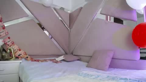 Charlotte  online show from 02-10-26, 01:04