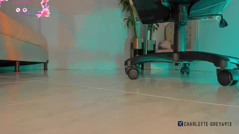 charlotte  grey online show from 11-27-25, 09:06