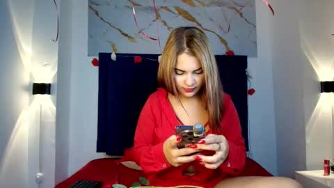 Snapshot of charlotte_eemily chatting on 09-22-25, 12:29 online show from 09-22-25, 12:29