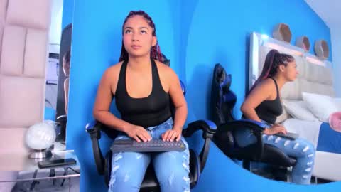 Snapshot of charlotte_mia17 chatting on 11-18-25, 02:43 charlotte_mia17 online show from 11-18-25, 02:43