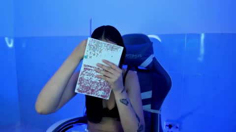 Snapshot of charlotte_milkt chatting on 04-01-26, 02:23 Charlotte online show from 04-01-26, 02:23