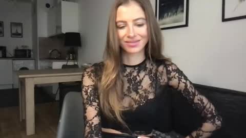 Snapshot of charlotte_roche chatting on 02-11-25, 12:27 Charlotte Roche online show from 02-11-25, 12:27