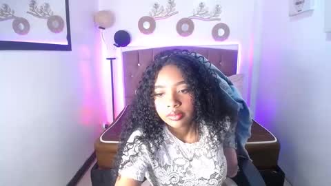 charlotte_walker1 online show from 03-10-25, 02:06