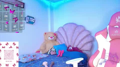 charlotte_walker1 online show from 01-07-26, 01:52