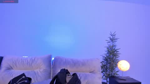 Snapshot of charlotte_whitee1 chatting on 02-04-25, 11:05 Charlotte Everyday From 0700 to 1300 Col Time online show from 02-04-25, 11:05
