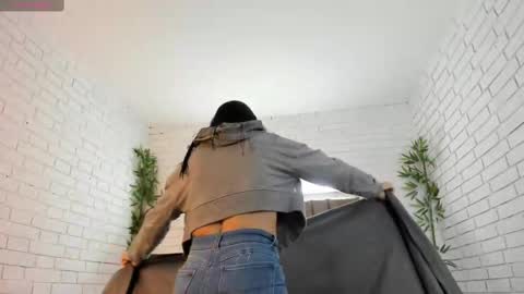 Snapshot of charlotte_whitee1 chatting on 03-04-25, 10:57 Charlotte Everyday From 0700 to 1300 Col Time online show from 03-04-25, 10:57