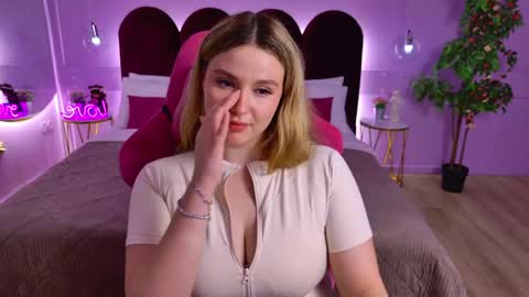 charlotteatwood online show from 05-22-26, 04:12