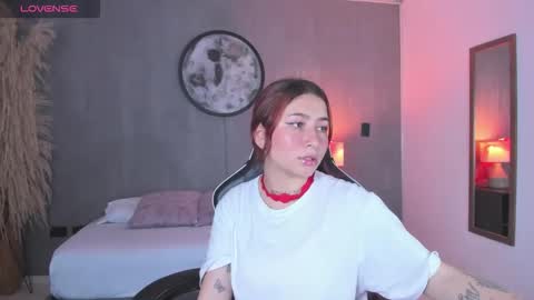 Snapshot of charlottee27_ chatting on 02-15-26, 02:08 Charlottee online show from 02-15-26, 02:08