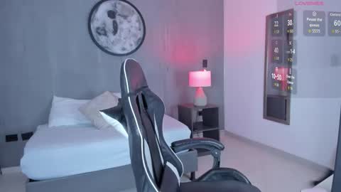 Snapshot of charlottee27_ chatting on 02-19-26, 02:18 Charlottee online show from 02-19-26, 02:18