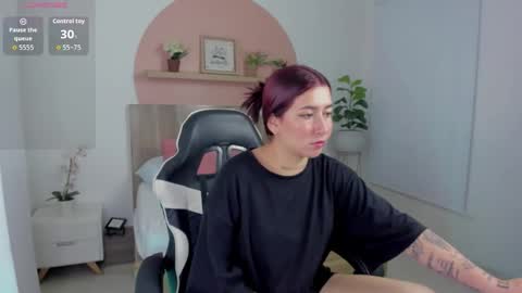 Snapshot of charlottee27_ chatting on 02-27-26, 07:58 Charlottee online show from 02-27-26, 07:58