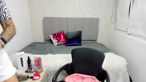 Snapshot of charlottegray_ chatting on 03-02-25, 03:02 CHARLOTTE online show from 03-02-25, 03:02