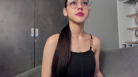 charlottegray_1 online show from 09-18-25, 03:52