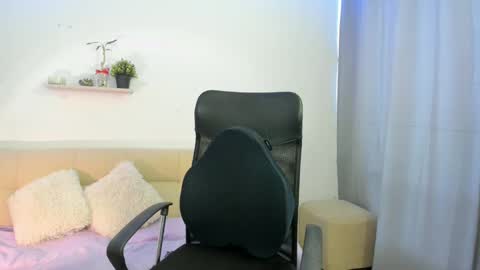 Snapshot of charlottelabouff chatting on 05-17-26, 09:33 Charlotte online show from 05-17-26, 09:33