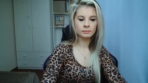 Snapshot of charlottexgold chatting on 05-19-26, 06:20 CharlotteXGold online show from 05-19-26, 06:20