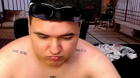 Snapshot of charlyandlaura chatting on 10-22-25, 08:19 charlyandlaura online show from 10-22-25, 08:19