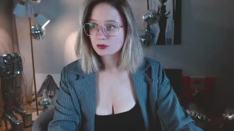 Snapshot of charming_beauty chatting on 05-03-26, 03:01 Michelle online show from 05-03-26, 03:01