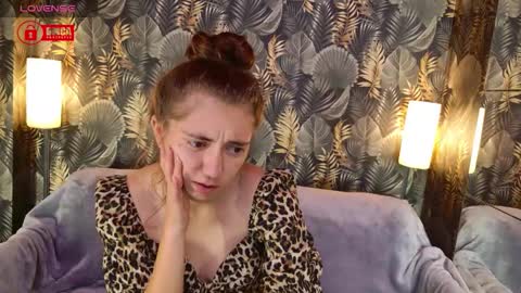 Snapshot of charming_lia chatting on 10-08-25, 02:36 CharmingLIA online show from 10-08-25, 02:36