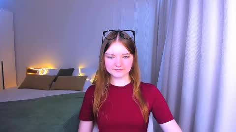 Snapshot of charminglookeva chatting on 06-10-26, 04:23 Im Eva online show from 06-10-26, 04:23